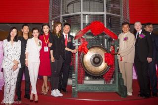 Thành Long vui vẻ giữa nghi án trốn thuế và rửa tiền