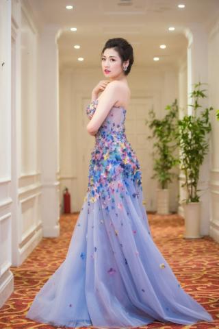 Tú Anh rạng rỡ sau khi bị fan Bigbang  ném đá 