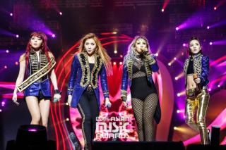 Netizen: YG và Park Bom mới chính là nguyên nhân khiến Minzy ra đi