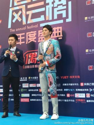 Dàn sao hot nhất Hoa - Hàn hội ngộ tại thảm xanh  Chinese Top Music Awards 