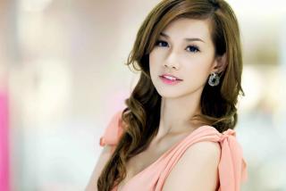 Quỳnh Chi lên tiếng sau vụ ồn ào like status xúc phạm Ngọc Trinh