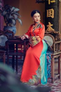 Hoa khôi Du lịch Huế 2016 duyên dáng áo dài hoa sen Đại nội