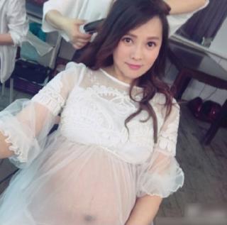 Y Năng Tịnh khoe bụng bầu 7 tháng