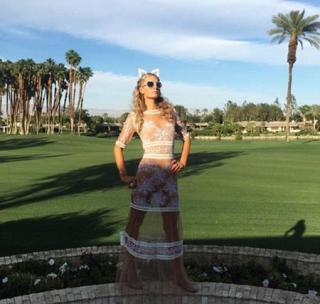 Paris Hilton diện váy hở bạo, “quậy” tưng bừng lễ hội Coachella