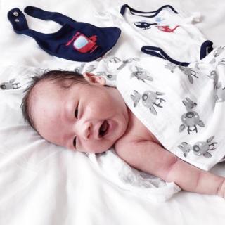 Sao Việt 24/4: Ly Kute khoe con trai rõ mặt, Hòa Minzy làm  lố  khi hóa Mỹ Linh