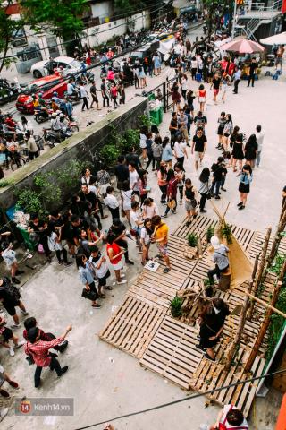 Giới trẻ Hà Nội đã có một ngày  quẩy  siêu vui ở hội chợ The New District