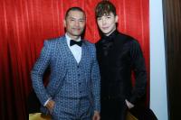Nathan Lee thân thiết cùng ngôi sao TVB Lữ Lương Vỹ trong tiệc tối tại Hội An