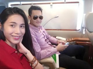 Thủy Tiên bất ngờ nhận được siêu xe Audi gần 5 tỷ do chồng tặng.