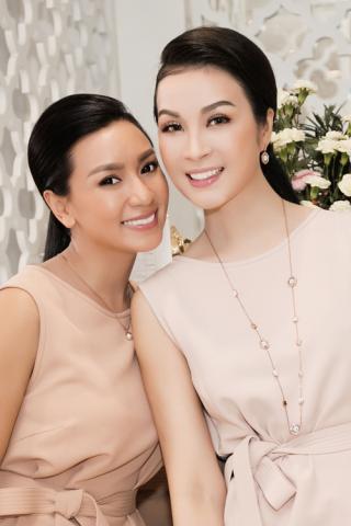 Y Phụng vô cùng rạng rỡ khi hội ngộ MC Thanh Mai