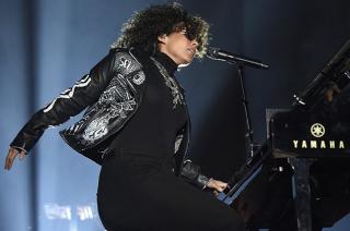 Alicia Keys ra mắt sản phẩm mới tại chung kết cúp C1 2016