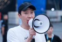 Lê Minh vác loa xin lỗi khán giả vì hủy show phút chót