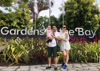 Vợ chồng Trang Nhung cùng con gái du ngoạn Singapore
