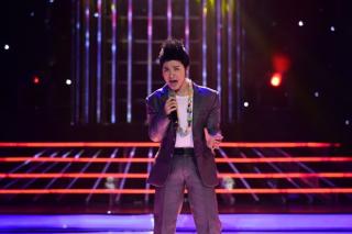 Hoài Linh chê Hòa Minzy khi đóng giả Lam Trường