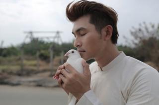 Hồng Ân ra album 8 ca khúc da vàng của Trịnh Công Sơn