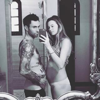 Adam Levine chia sẻ niềm vui khi sắp được làm bố