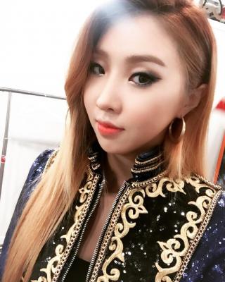 Minzy lần đầu viết tâm thư gửi fan sau khi rời khỏi 2NE1 và YG