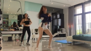 Ngọc Trinh sexy hết cỡ khi cover nhạc K-pop