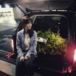 Sao Hàn 7/5: Soo Young mặc áo 2 dây mát mẻ, Jessica lộ xương quai xanh gợi cảm