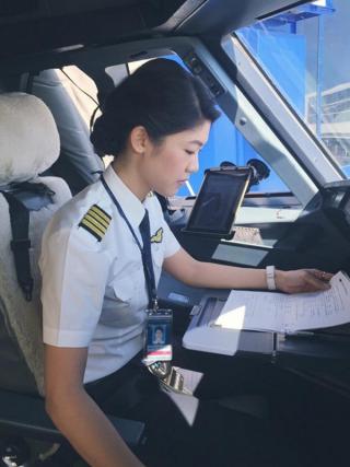 Cận cảnh cuộc sống sang chảnh của bạn gái cơ trưởng Trương Thế Vinh
