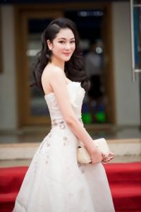 Hoa hậu Nguyễn Thị Huyền khoe nhan sắc  đốn tim 