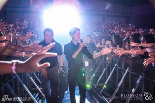 Choáng với lượng người hâm mộ khủng của Song Joong Ki
