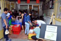 Giữa cơn bão thực phẩm bẩn, người Sài Gòn tìm đến  phiên chợ sạch 