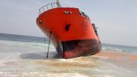 Bí ẩn “con tàu ma” mắc cạn trên bờ biển Liberia