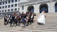Ảnh kỷ yếu độc đáo ở Trung Quốc: Nam sinh duy nhất trong lớp hoá cô dâu, 34 nữ sinh là chú rể
