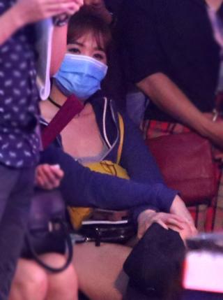 Hari Won bịt khẩu trang kín mít đi xem Got Talent