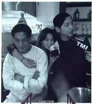Song Joong Ki khoe ảnh thân mật  hết cỡ  với Song Hye Kyo và Yoo Ah In tại Bắc Kinh