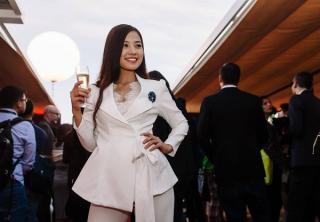 Khánh Hiền thanh lịch, Thanh Thúy gợi cảm tại Cannes