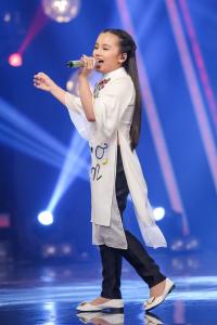 Cô bé xinh xắn của Vietnam Idol Kids khiến Isaac  rung động 
