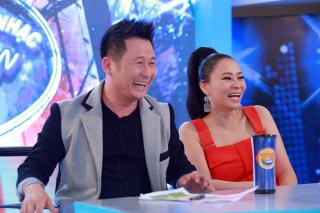  Vietnam Idol : Bằng Kiều, Thu Minh cười sảng khoái trên  ghế nóng 