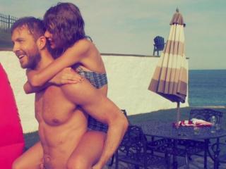 Chia tay Harris, Taylor Swift là mỹ nhân  đen tình  nhất làng nhạc
