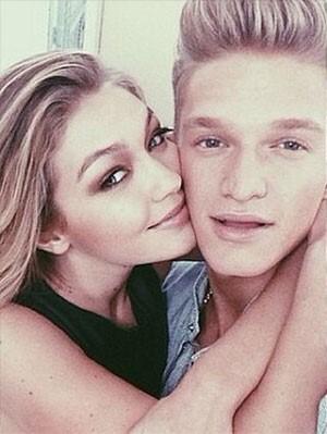 Gigi Hadid - Người đẹp  tốn  mỹ nam chẳng kém Taylor Swift