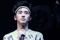 Hứa Ngụy Châu đẹp trai ngời ngợi, khiến fan mãn nhãn trong concert đầu tiên