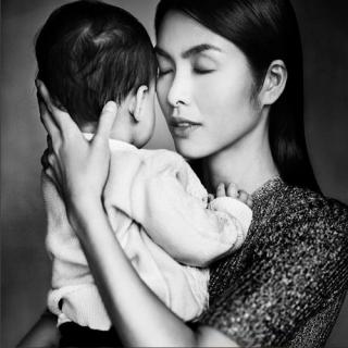 Tăng Thanh Hà lại gây  sốt  khi khoe khéo quý tử đầu lòng