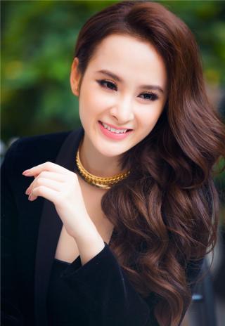 Angela Phương Trinh nhận ra bài học đắt giá; Tóc Tiên thích  nổi loạn 