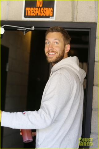 Calvin Harris lần đầu lên tiếng sau khi Taylor Swift lộ ảnh hôn Tom Hiddleston