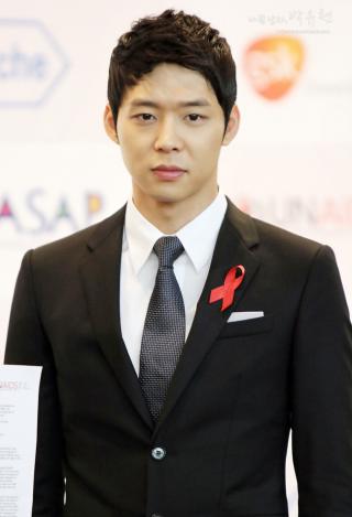Cảnh sát nghi ngờ 4 nạn nhân trong vụ Yoochun (JYJ) bị giật giây bởi xã hội đen