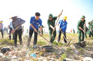 Hàng ngàn tình nguyện viên tham gia làm sạch biển