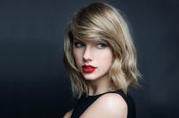 Taylor Swift cùng 180 nghệ sĩ đối đầu với Youtube