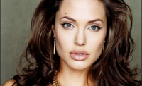Angelina Jolie ngày càng trở nên gầy gò với hình ảnh mới xuất hiện tại sân bay