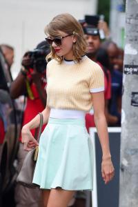 Thói quen ăn mặc của Taylor Swift có phần nhàm chán và dễ đoán