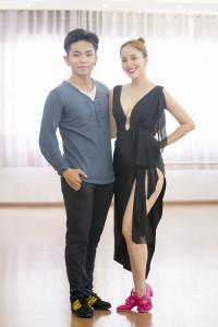 Phan Hiển nhìn Khánh Thi nhảy với vũ công quốc tế