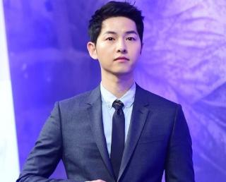 Câu trả lời về tin đồn có bạn gái của Song Joong Ki khiến fan bấn loạn