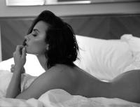 Demi Lovato khỏa thân trong MV mới