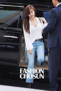 Ha Ji Won dính nghi án nâng ngực sau khi xuất hiện với áo cổ rộng sexy