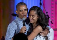 Tổng thống Obama hát mừng sinh nhật tuổi 18 của con gái