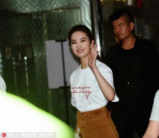 Lưu Diệc Phi bị chê da xấu và mắc lỗi trang điểm